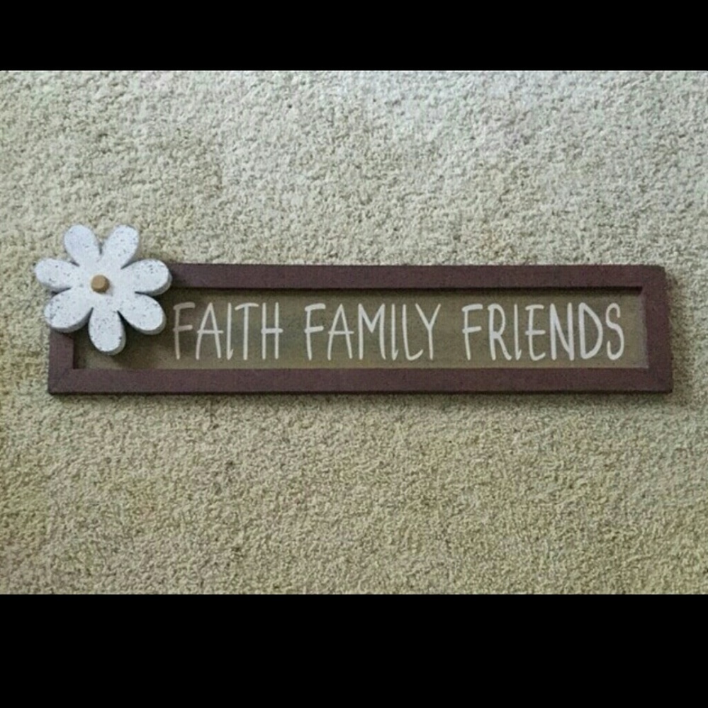 A Faith, Family, Friends sign.